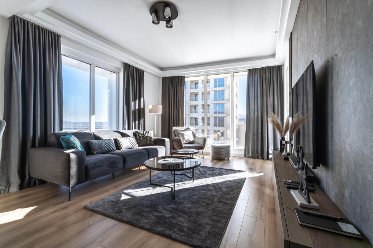 Sunrise Sky Lux Apartment, 33rd Floor, Pool And Fitness Included * Skopje