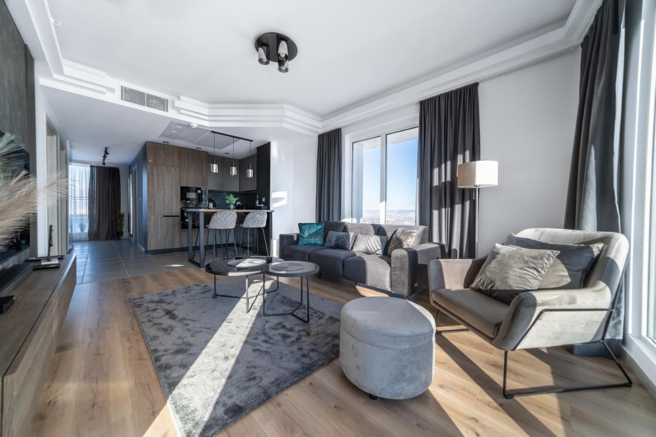 Apartment Sunrise Sky Lux Apartment, 33rd Floor, Pool And Fitness Included *