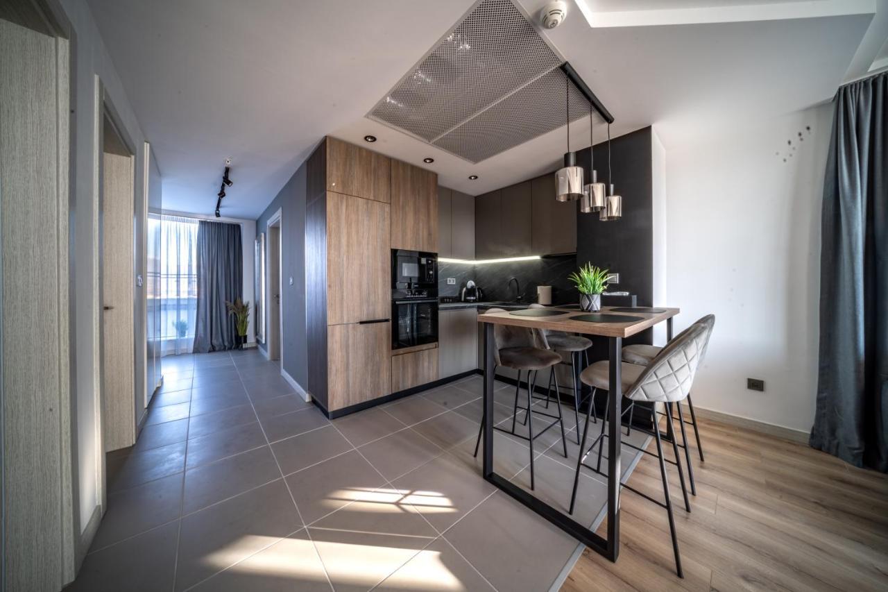 Sunrise Sky Lux Apartment, 33rd Floor, Pool And Fitness Included * Skopje