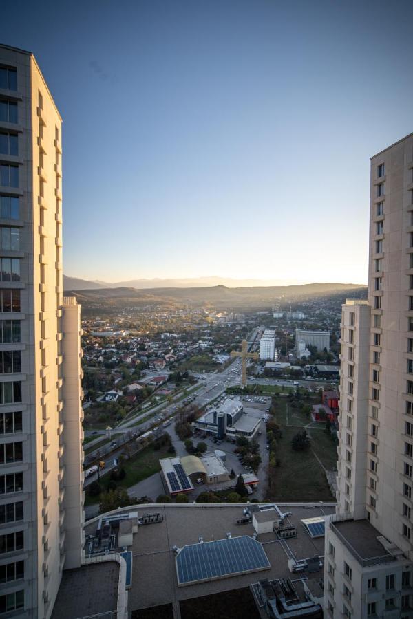 Apartment Sunrise Sky Lux Apartment, 33rd Floor, Pool And Fitness Included