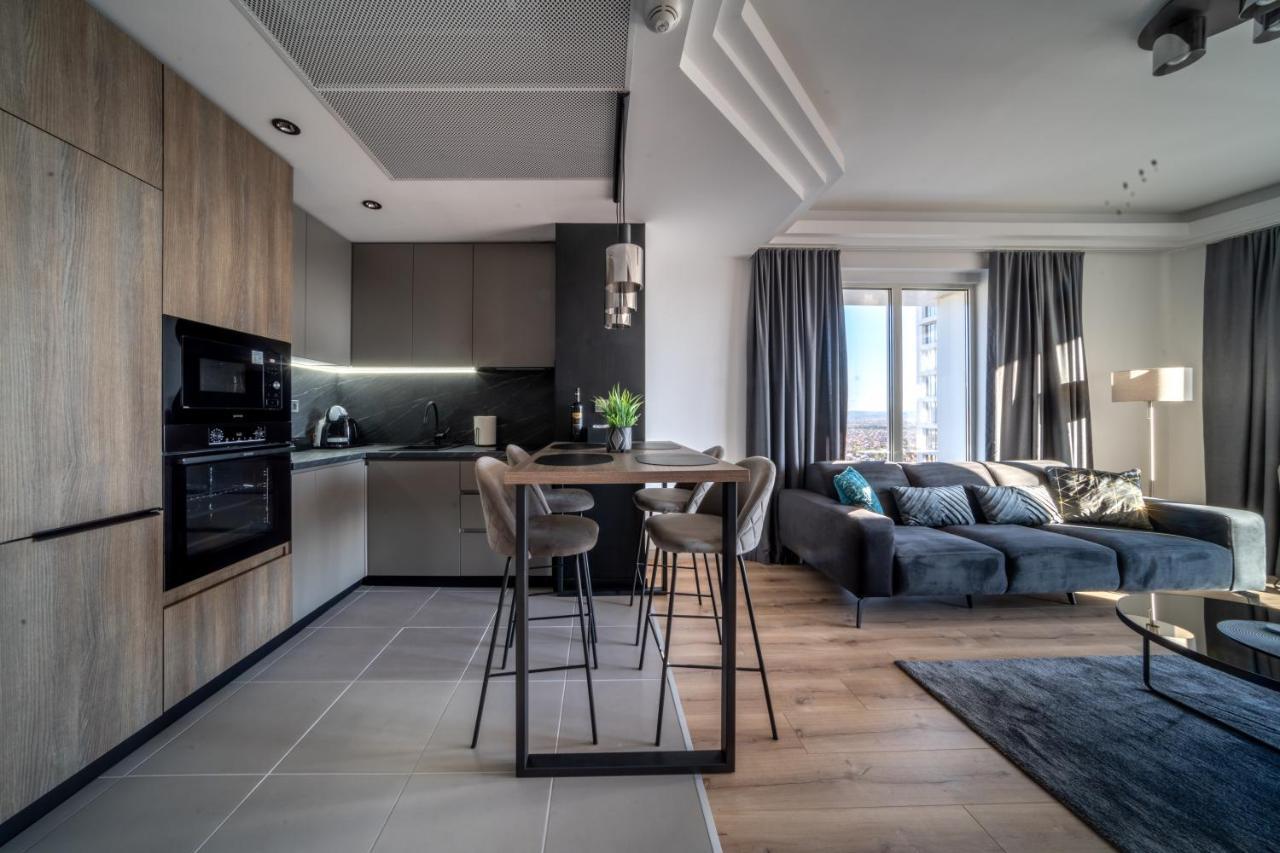 Sunrise Sky Lux Apartment, 33rd Floor, Pool And Fitness Included *